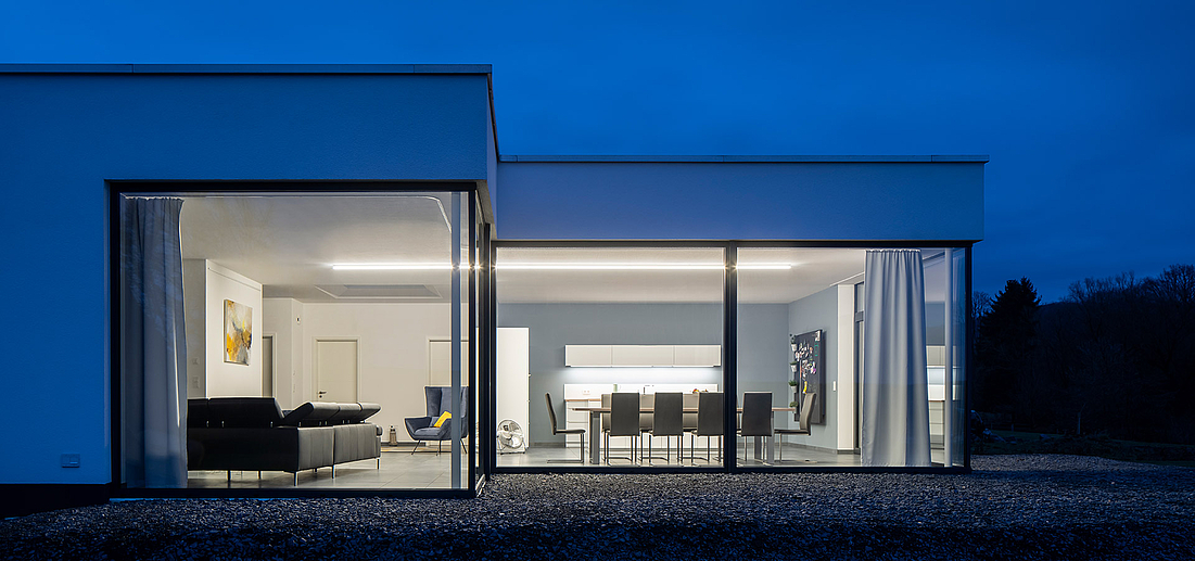 LED Leuchten von Luxsystem | schlanke Lichtlinien mit LED Treiber