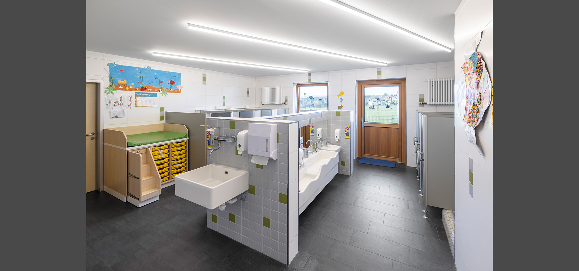 Beleuchtung Kindergarten Waschraum WC von Luxsystem
